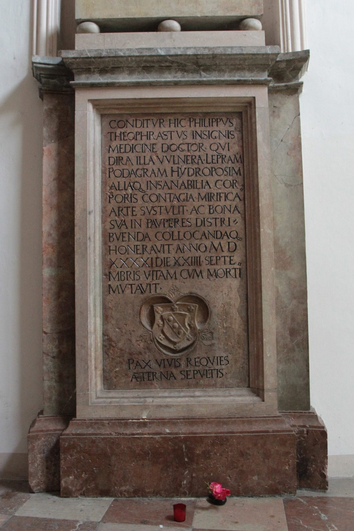 Paracelsus' tomb, Salzburg - 04.JPG
